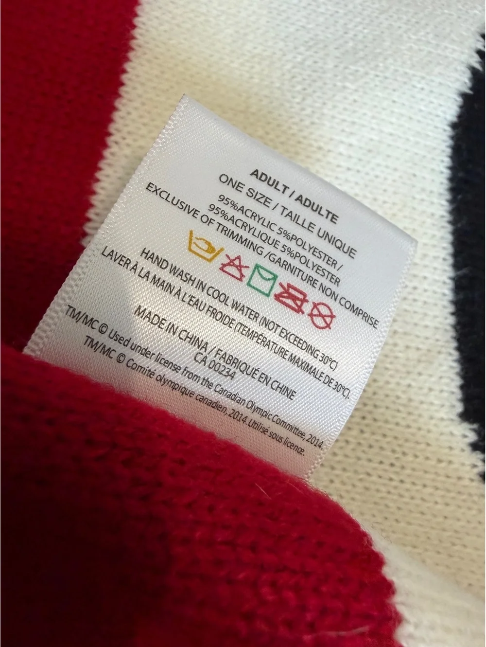 Hudson’s Bay Team Canada Olympic Fan Apparel Fringe Knit Scarf